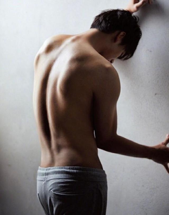 25岁竹内凉真杂志封面!大晒胸肌,新生代男神令迷妹再次疯狂!