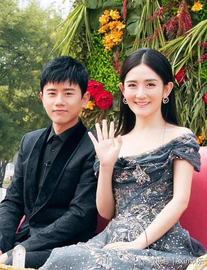 谢娜在节目中玩手机,张杰的一个举动让众人尖叫,网友