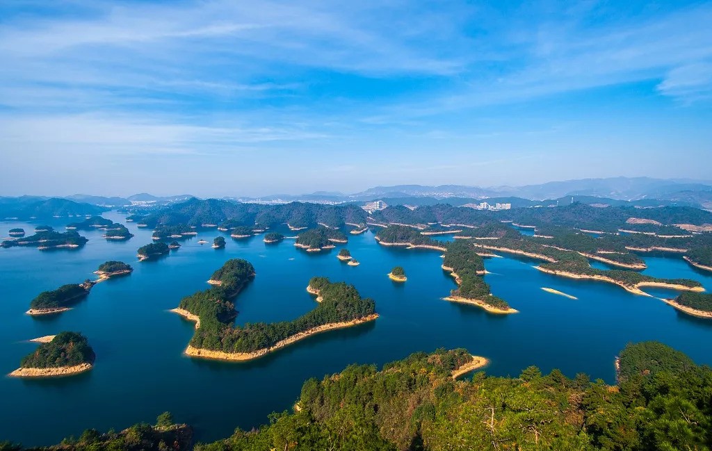 △千岛湖 杭黄铁路通车后对长三角地区济尤其是旅游业的拉动有着