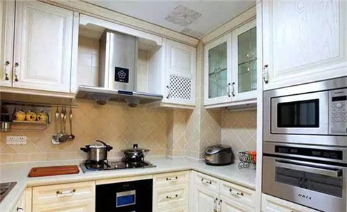 厨房装修效果图小户型 6平米u型厨房装修摇身一变大空间