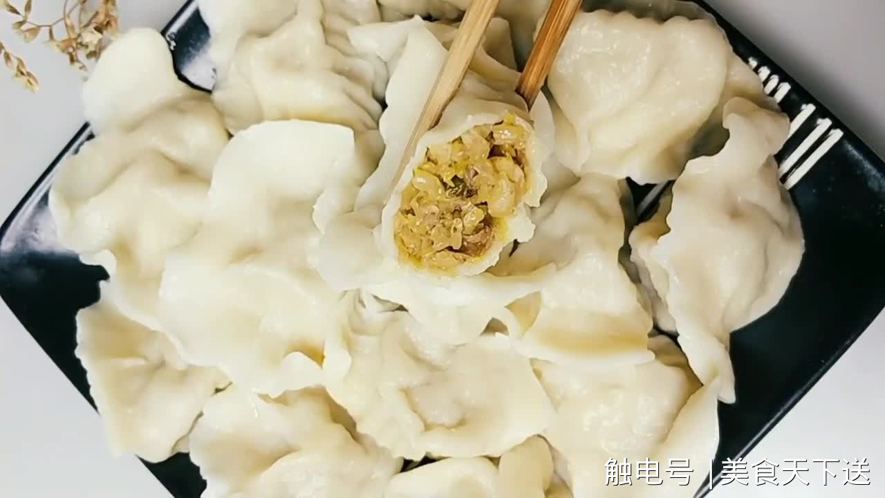 酸菜猪肉馅的饺子怎么调?口感酸脆鲜香味美,现学现卖咋吃都不够