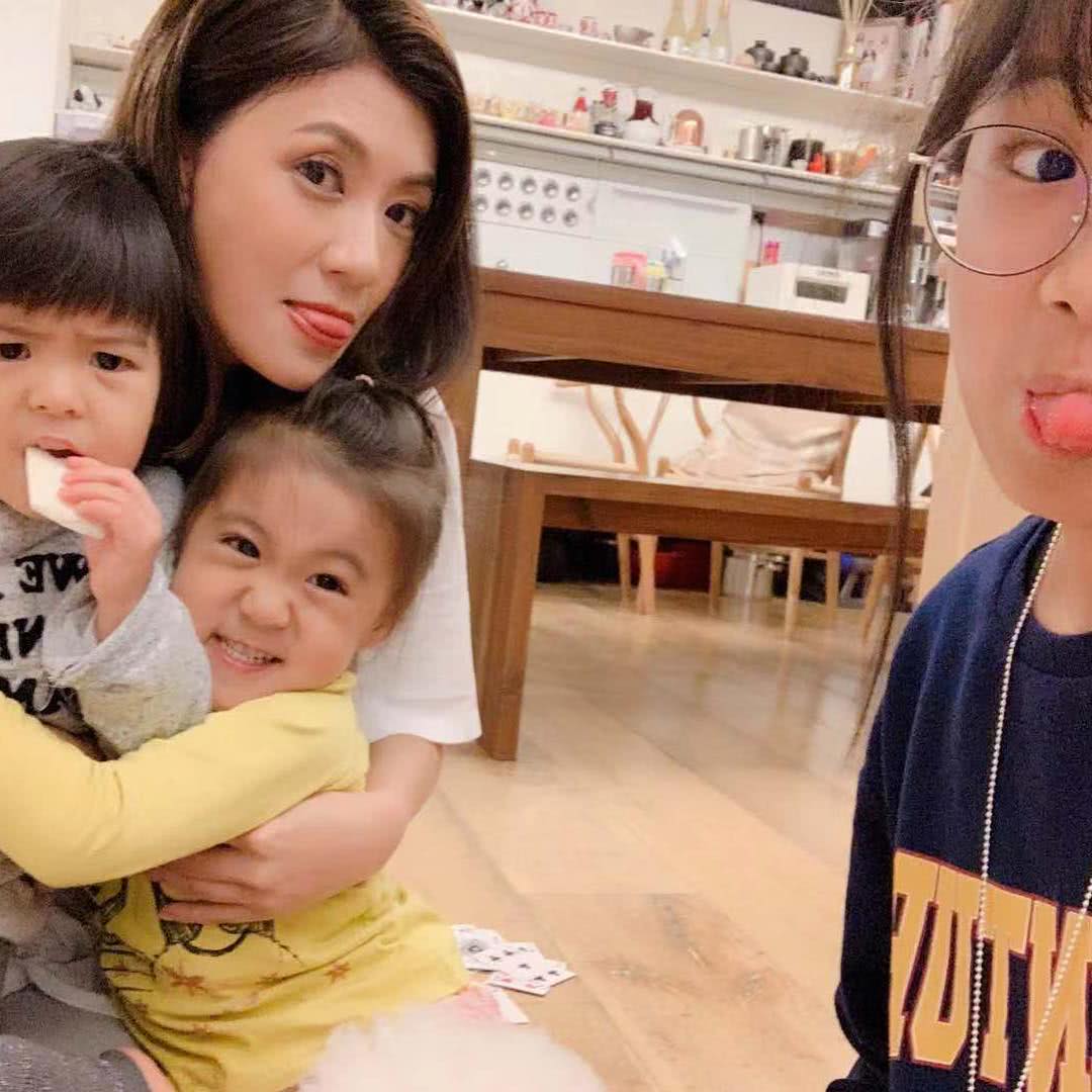 贾静雯小女儿bo妞生日,长女梧桐妹发文送祝福情真意切