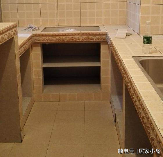 老公不听劝告非要在厨房做砖砌橱柜,我骂他脑进水,完工后再也没敢哼声