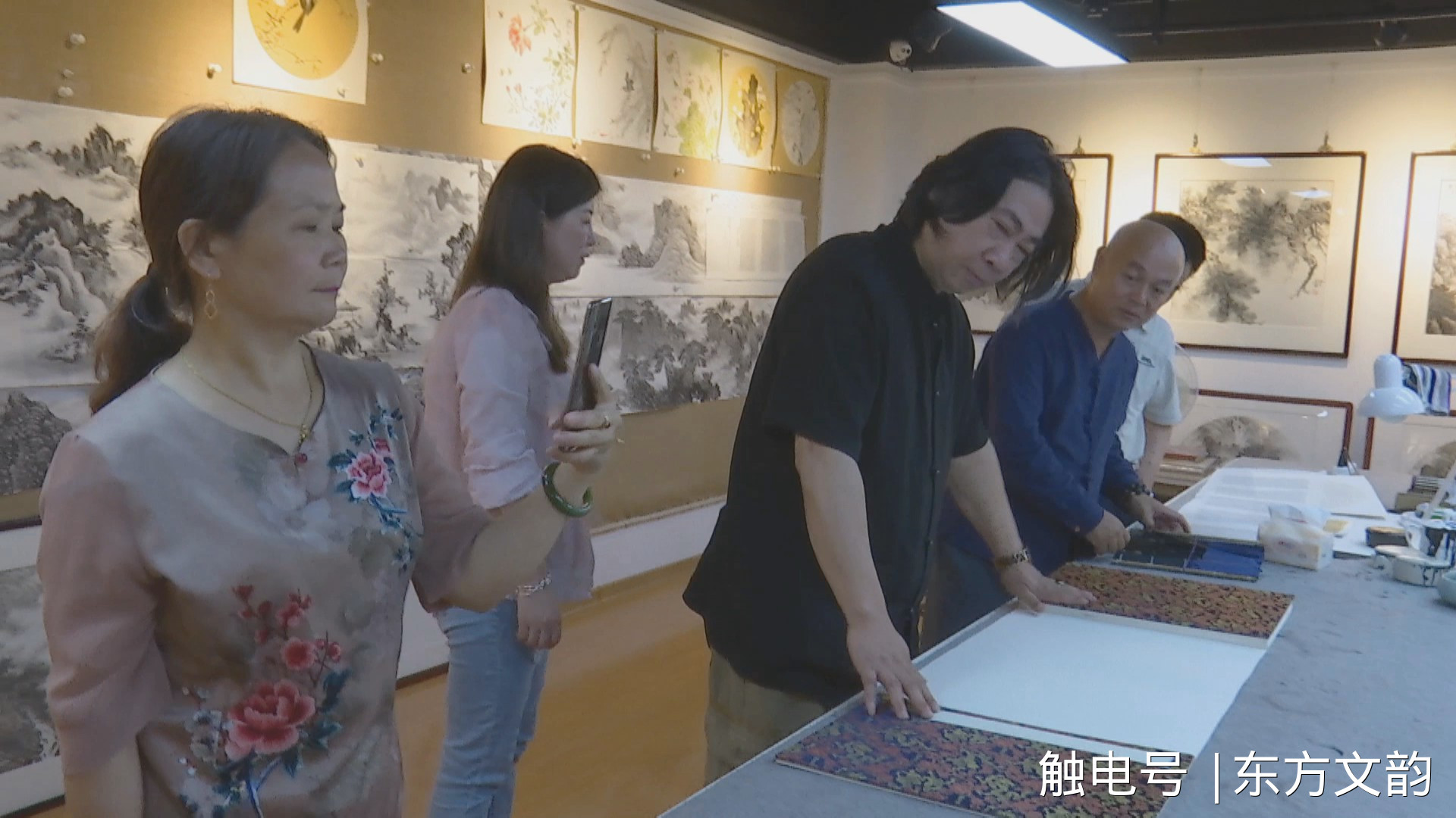 台湾艺术家与画家刘瑞京先生做艺术交流 