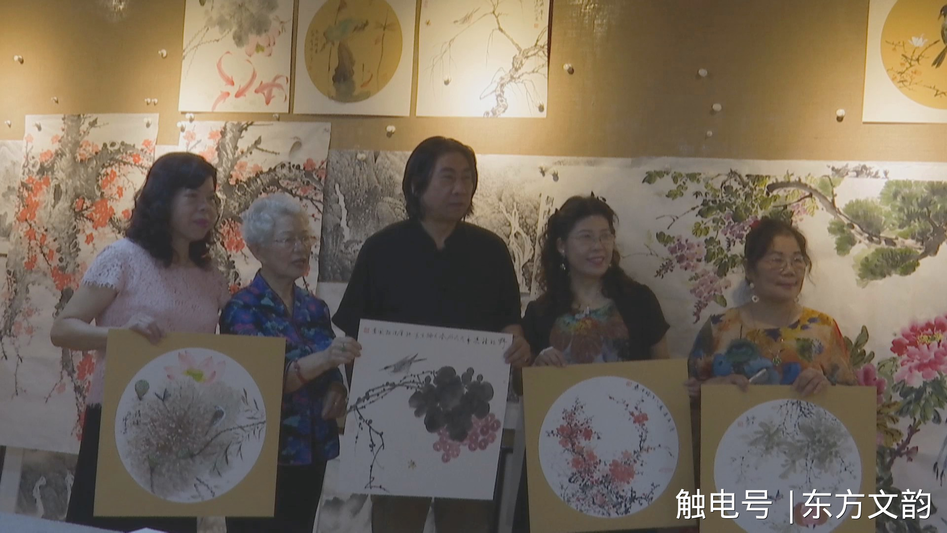 安徽画家刘瑞京赠送作品给台湾艺术家 