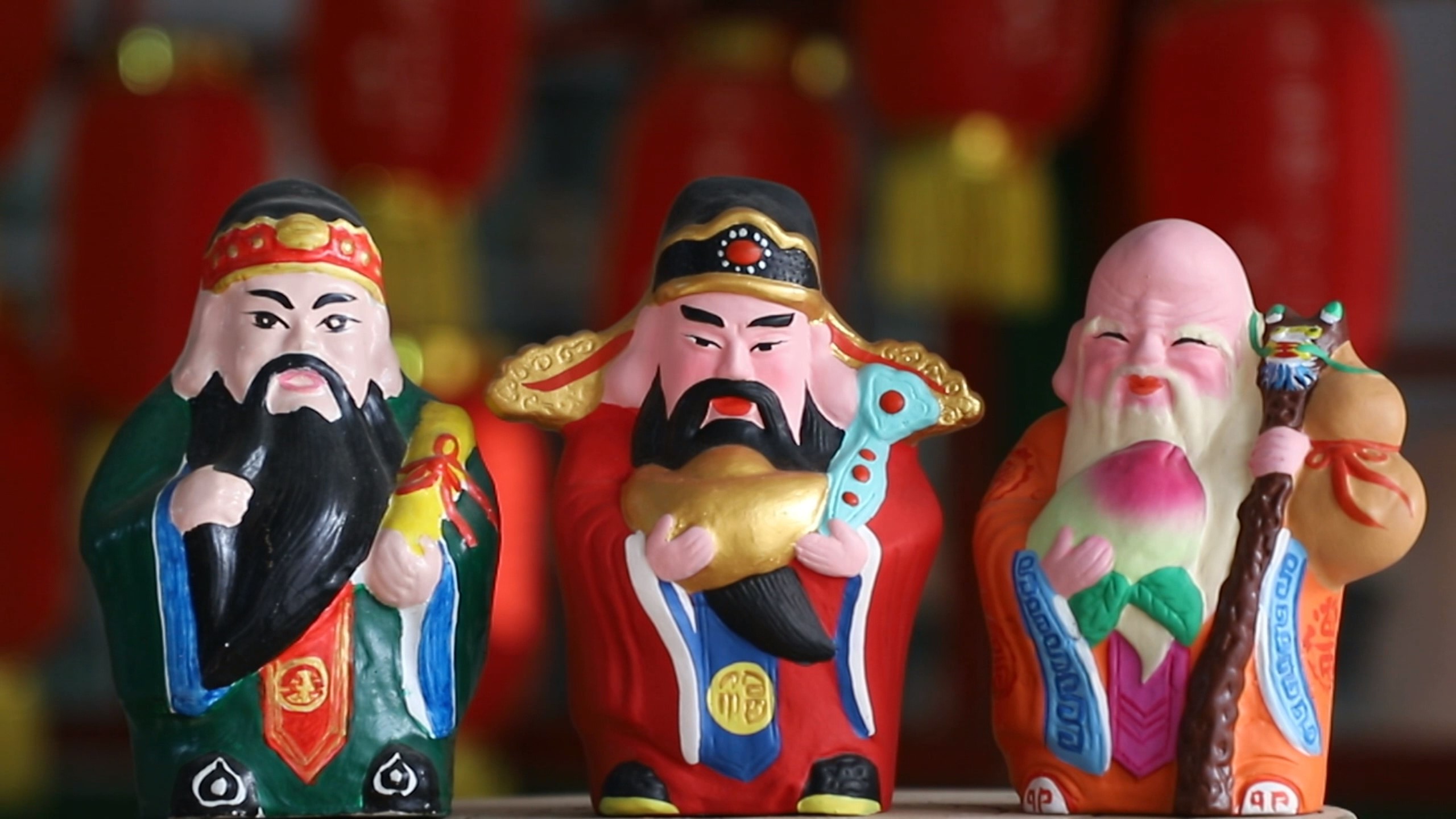 玉田泥塑作品《锁麟囊》造型生动,色彩典雅,曾亮相2023年法国巴黎国际