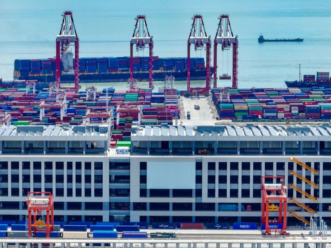 近年来,广州港集团以南沙港区为核心加快世界一流港口建设,在海铁联运