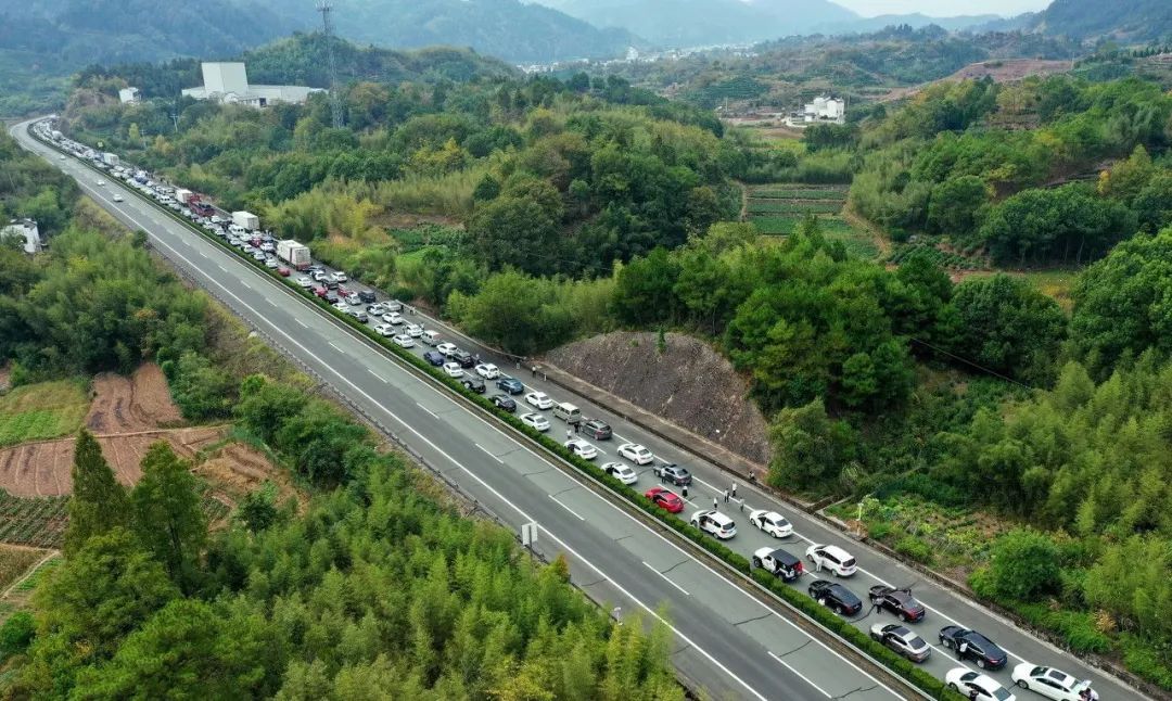 车主省钱了！国家出台高速收费新方案，不再“一刀切”