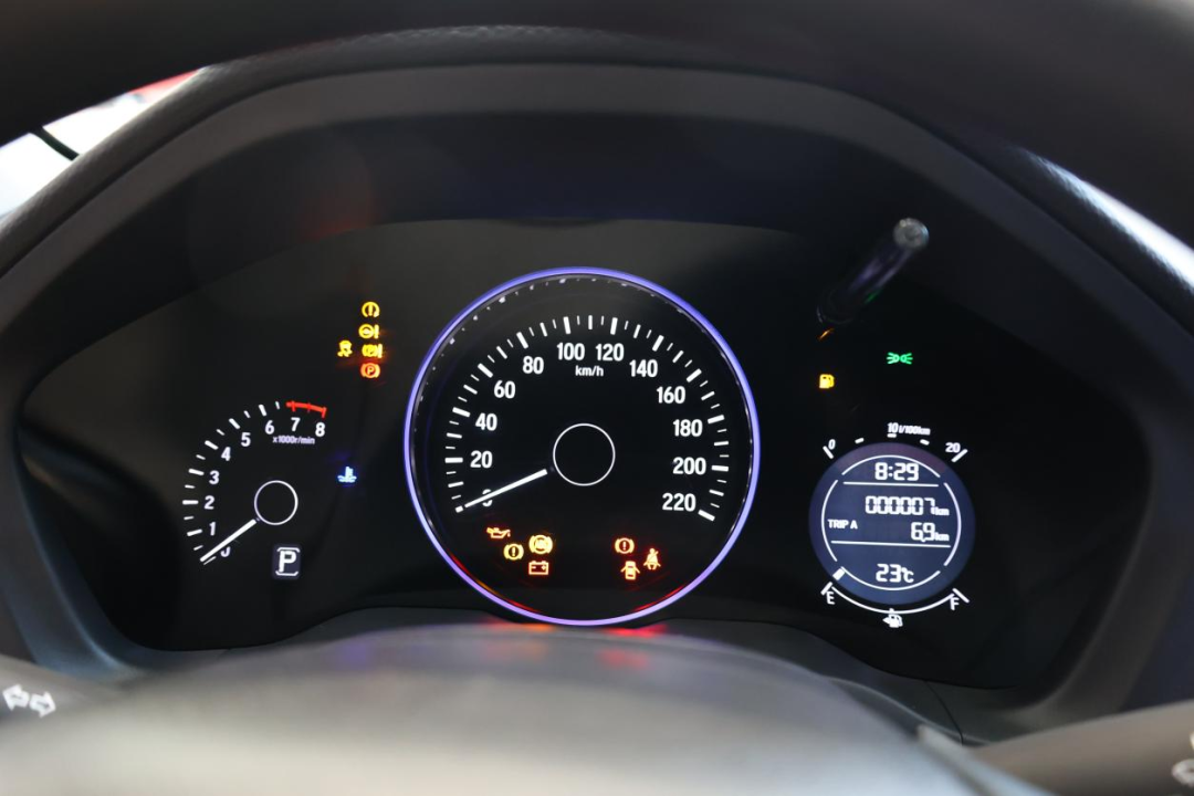 手握15万预算买哪款SUV？90后小哥跑一趟本田4S店，锁定缤智了！