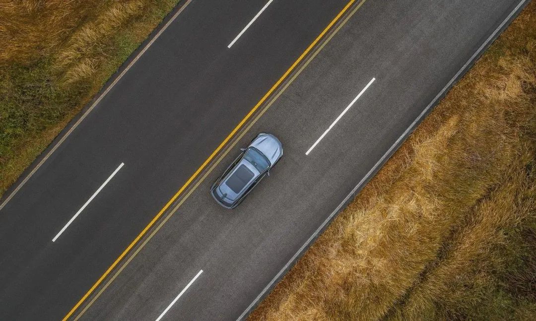 在最专业的场地开长安UNI-K，时速100km/h过弯犹如坐过山车？