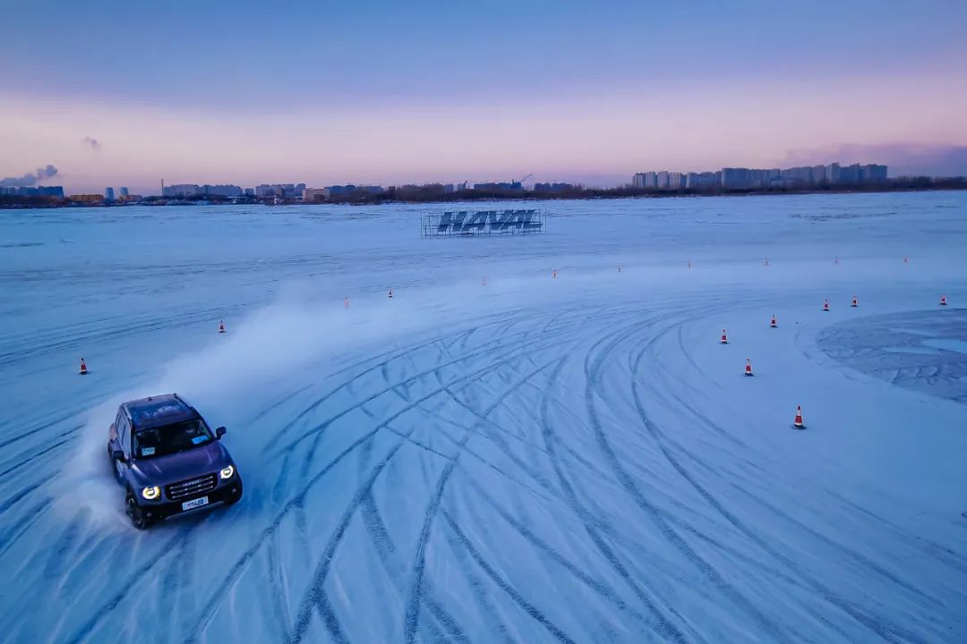 轱辘试驾|穿越冰雪之境，哈弗大狗2.0T四驱让人热血沸腾！