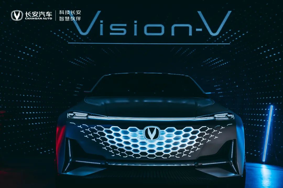 Vision-V惊艳全场，高端产品序列UNI助力长安汽车向新向上