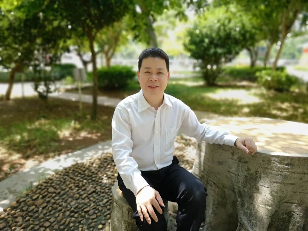教师风采罗定市廷锴纪念中学张永南立德树人守初心踔厉奋发育英才