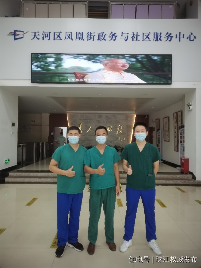 志愿队员参与天河区凤凰街道核酸采样工作