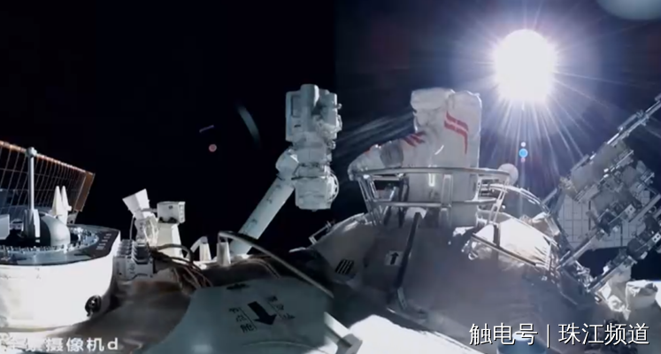 航天员出舱