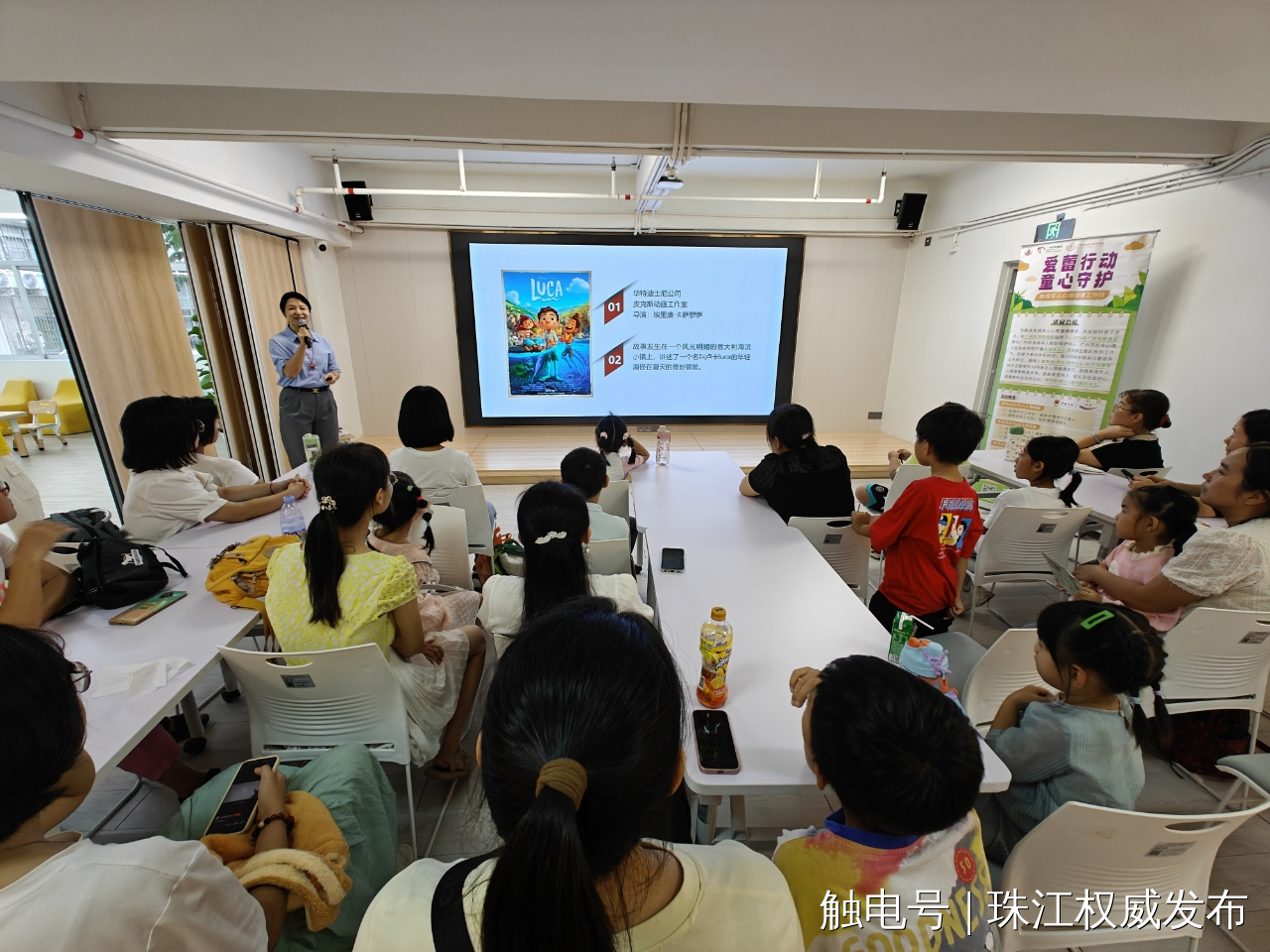 快播午夜突然上线引发全网热议关注，用户纷纷涌入平台讨论，流量瞬间飙升破纪录，行业专家分析背后原因。