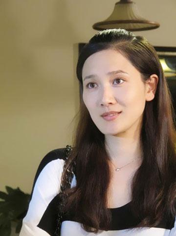 侯勇的媳妇,一个比一个年轻,看来老牛都喜欢吃嫩草