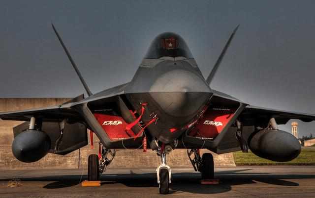 高清实拍美国f22猛禽战斗机,不得不说,设计的真好看