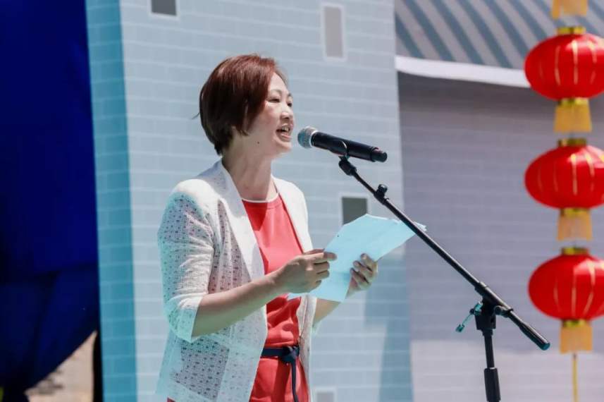 韶关市人民政府副秘书长卢春燕在开幕式上致辞