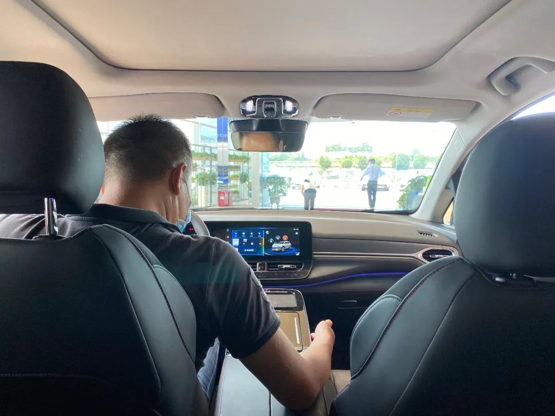 高人气出乎意料，埃安V的潜在消费者更关注价格还是配置？