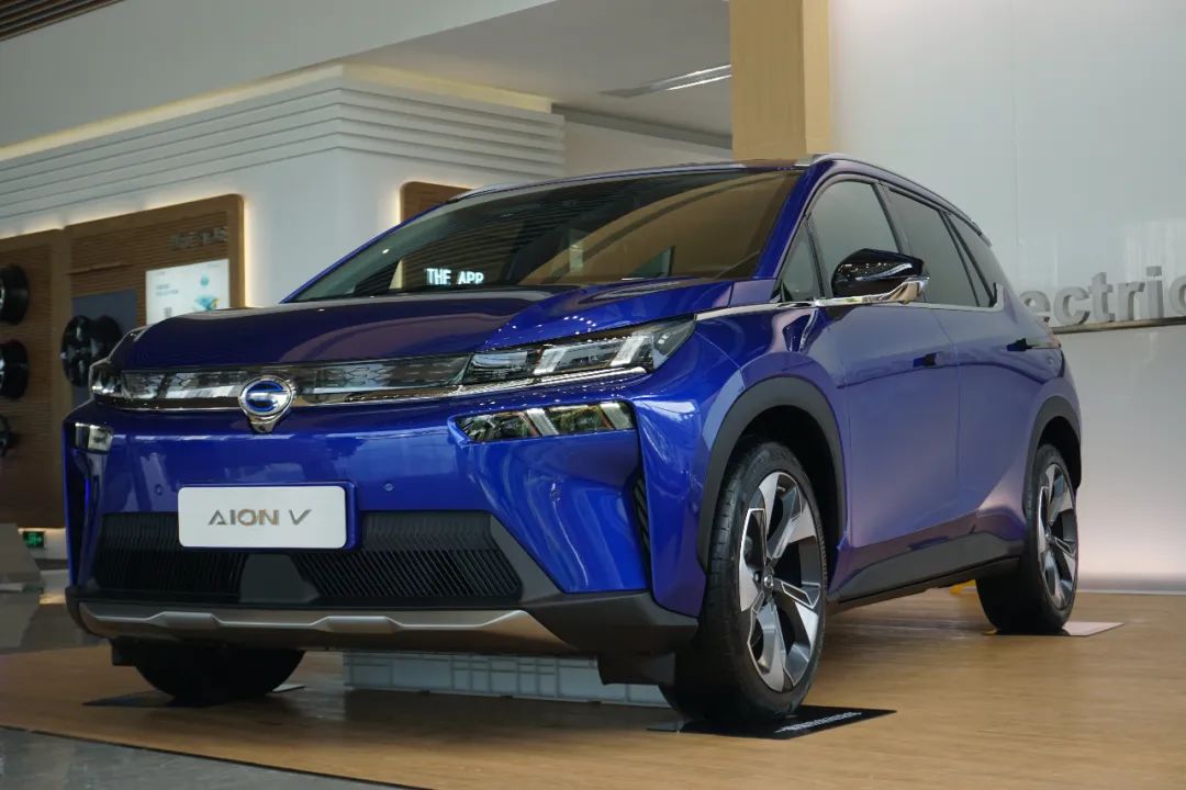 高人气出乎意料，埃安V的潜在消费者更关注价格还是配置？