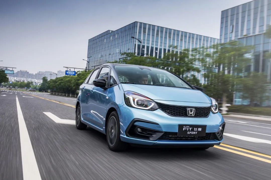 思域两厢上市了，可更诱人的两厢车还在后面，十万不到就拿下