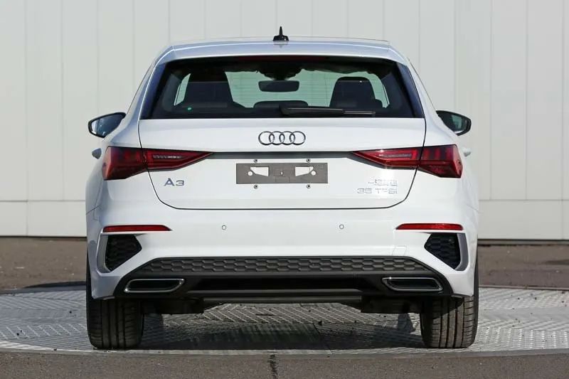 思域两厢上市了，可更诱人的两厢车还在后面，十万不到就拿下