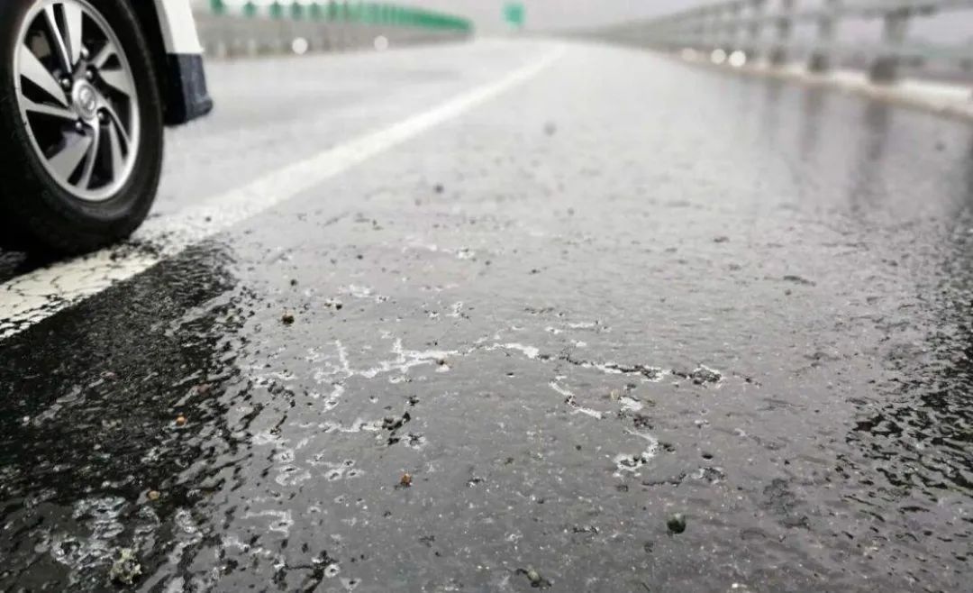 憋了一个月的台风终于要来了，这些行车避险知识请收好！