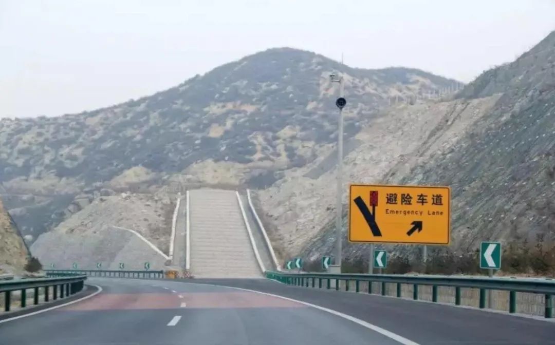 憋了一个月的台风终于要来了，这些行车避险知识请收好！