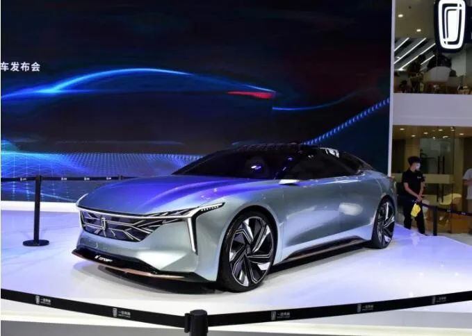 重磅新车官图抢先看，吉利“最美国产车”改款，恒驰6车刷屏朋友圈！