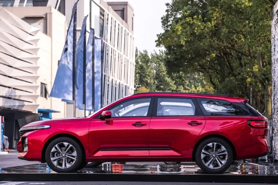 新宝骏RC-5W上市，同样亲民的旅行车还有它们，最低不到五万元