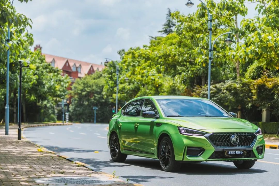 运动家轿有哪些新选择？思域两厢领衔，这款7月差点破2万辆