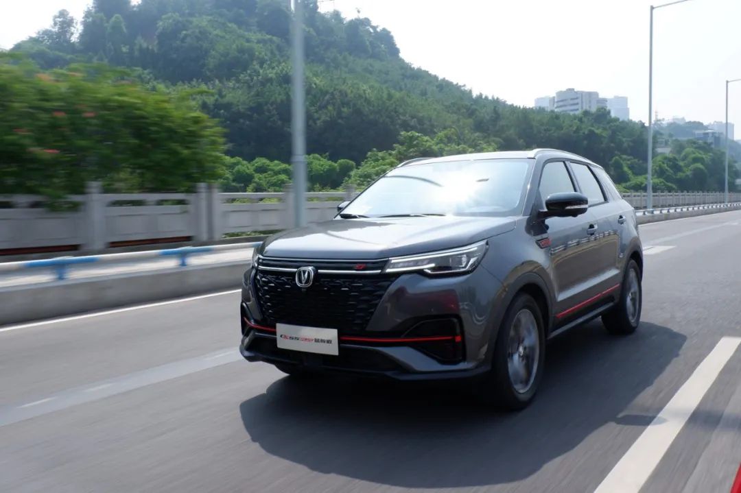 同样的动力，长安CS55 PLUS蓝鲸版与UNI-T该怎么选？