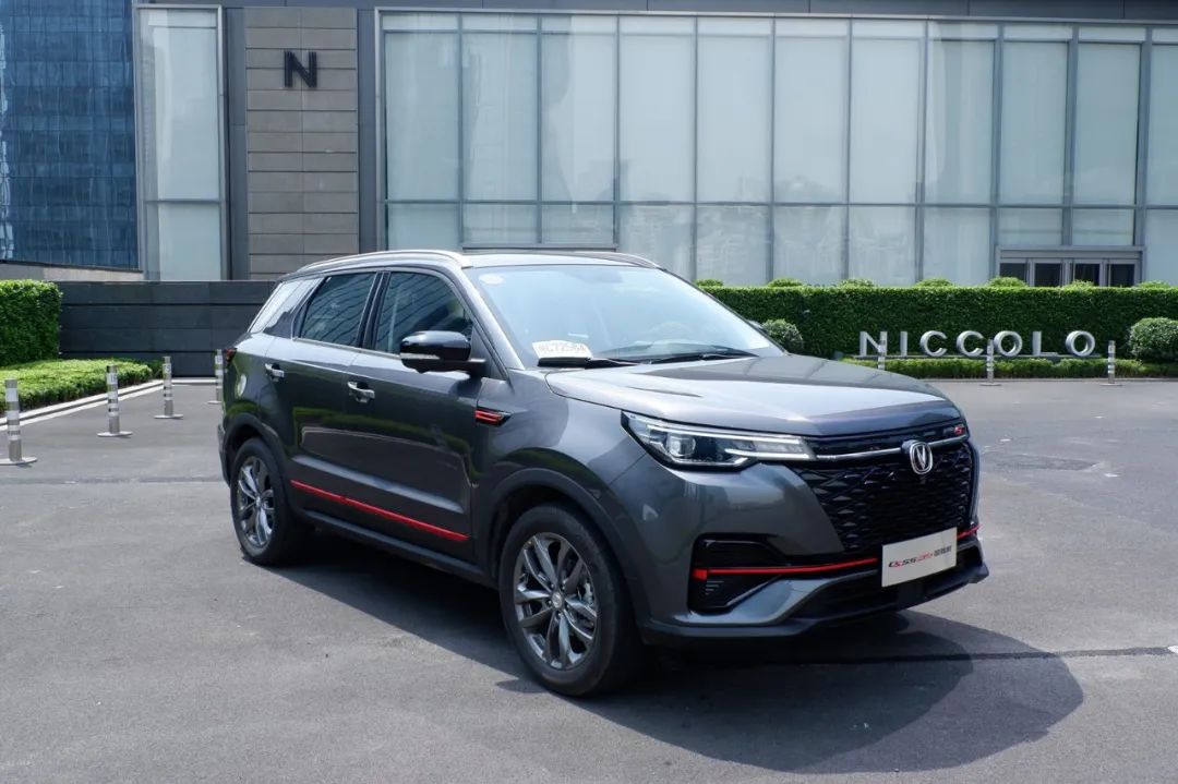 同样的动力，长安CS55 PLUS蓝鲸版与UNI-T该怎么选？