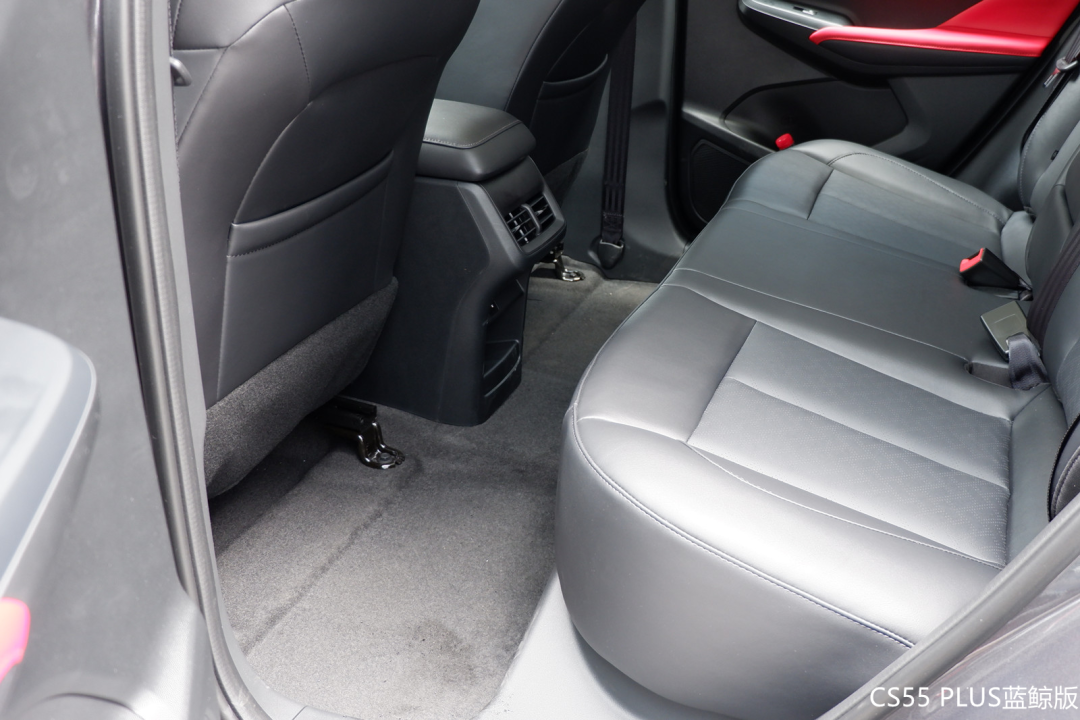 同样的动力，长安CS55 PLUS蓝鲸版与UNI-T该怎么选？