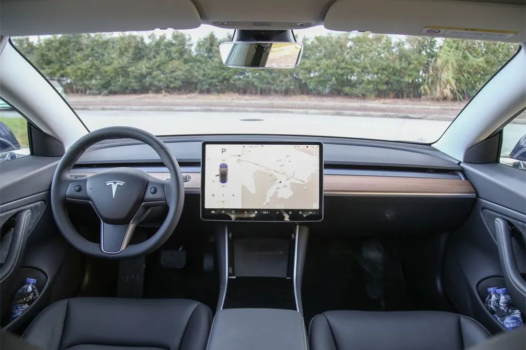 还在抢着把钱给特斯拉？小心它送你一份“失控”大礼