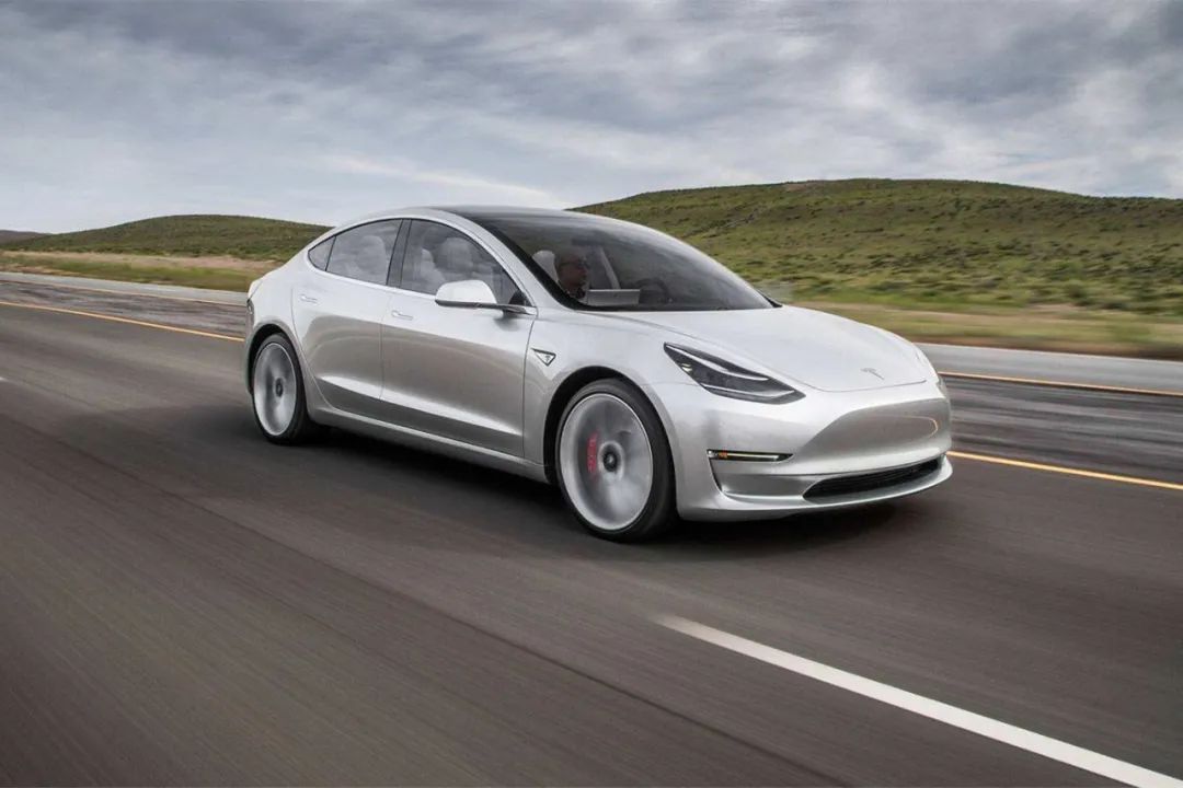 还在抢着把钱给特斯拉？小心它送你一份“失控”大礼