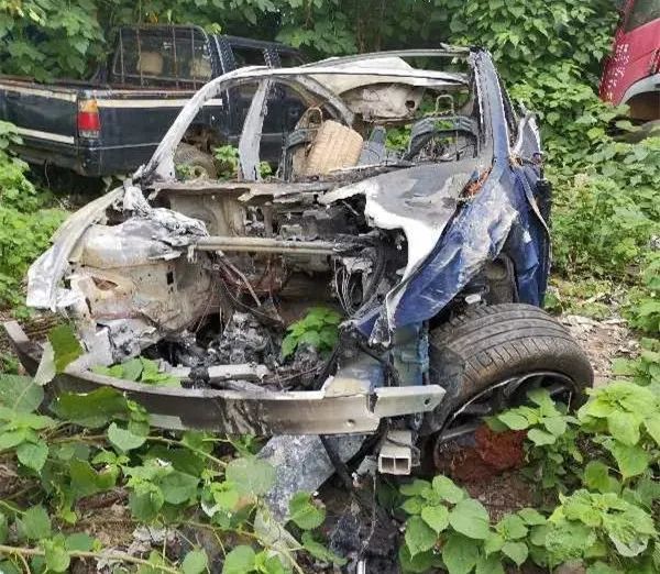 还在抢着把钱给特斯拉？小心它送你一份“失控”大礼