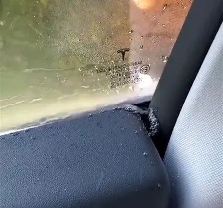 还在抢着把钱给特斯拉？小心它送你一份“失控”大礼