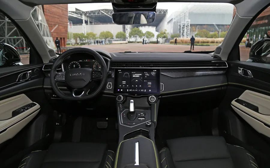 七夕最浪漫的四款SUV推荐，氛围灯、大天窗全都有，最低15万