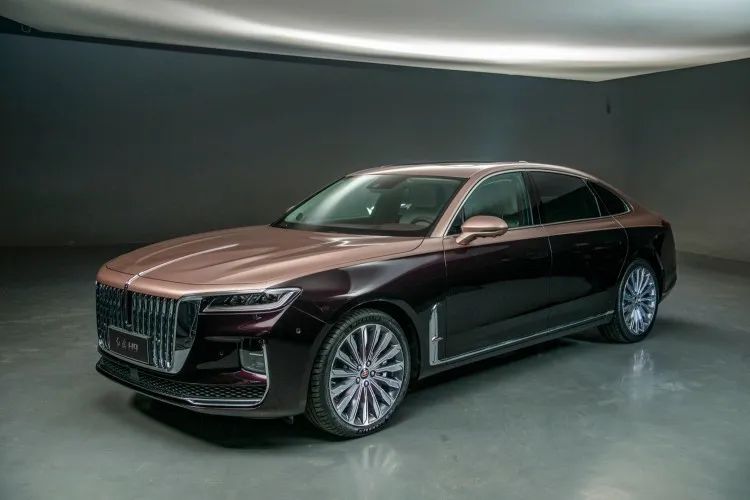 轴距都超3米，配置奢华，红旗H9与奥迪A6L怎么选？