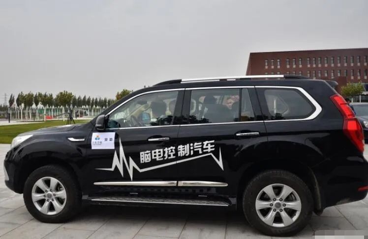 马斯克的脑机接口再创历史，“意念开车”还有多远？