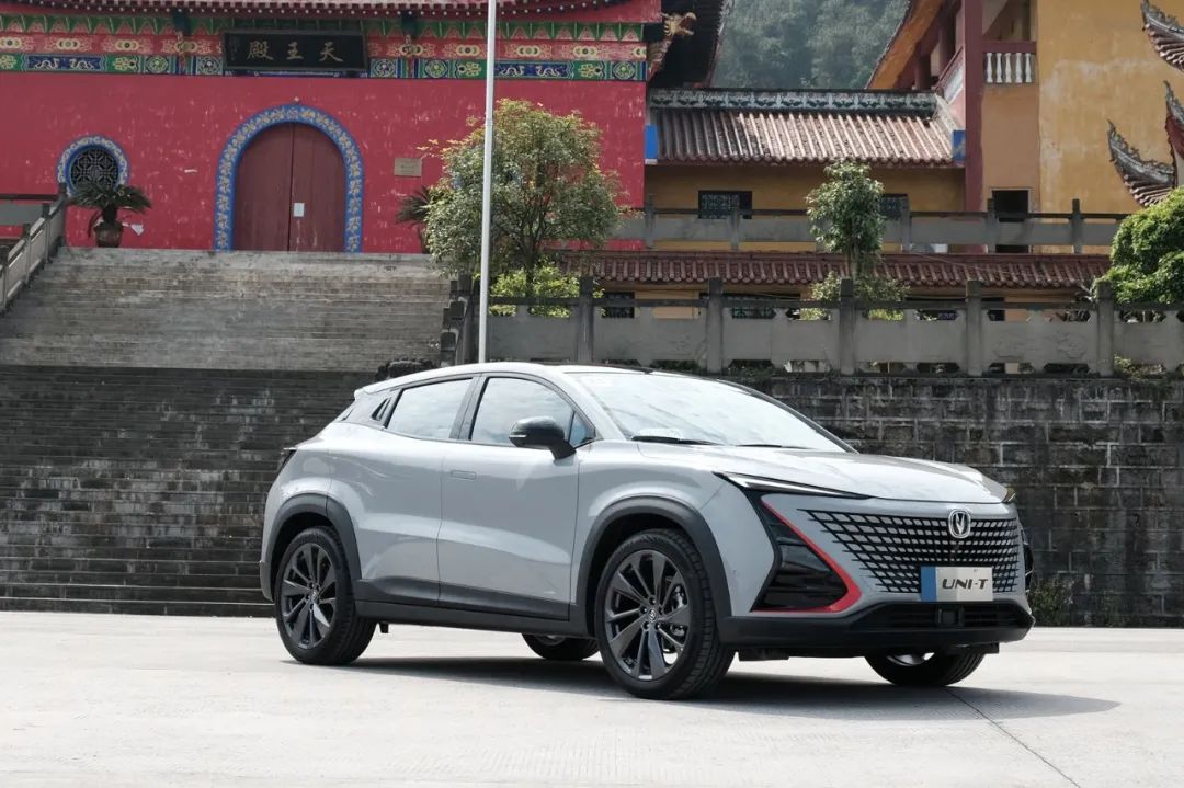 想体验国产最新黑科技吗？这些自主新车能满足你，最低不足十万