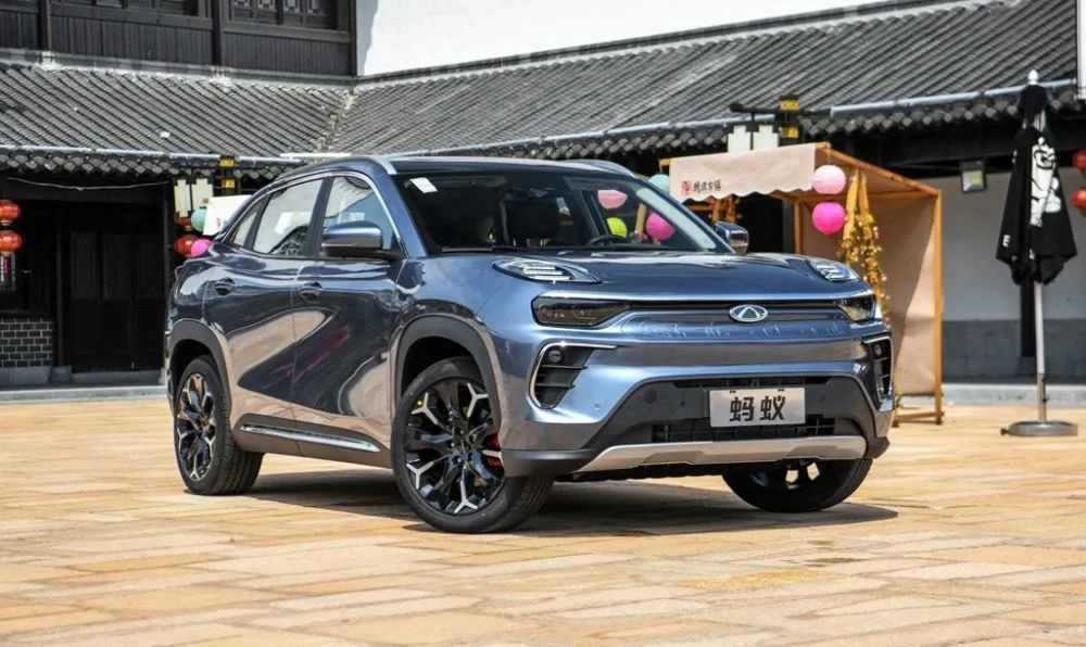 奔驰新款E-Class L领衔，多车上演北京车展前的“抢滩登陆战”