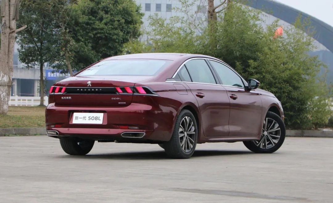 奔驰新款E-Class L领衔，多车上演北京车展前的“抢滩登陆战”