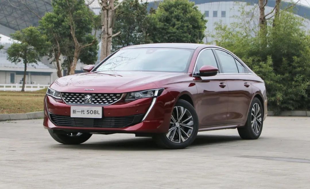 奔驰新款E-Class L领衔，多车上演北京车展前的“抢滩登陆战”