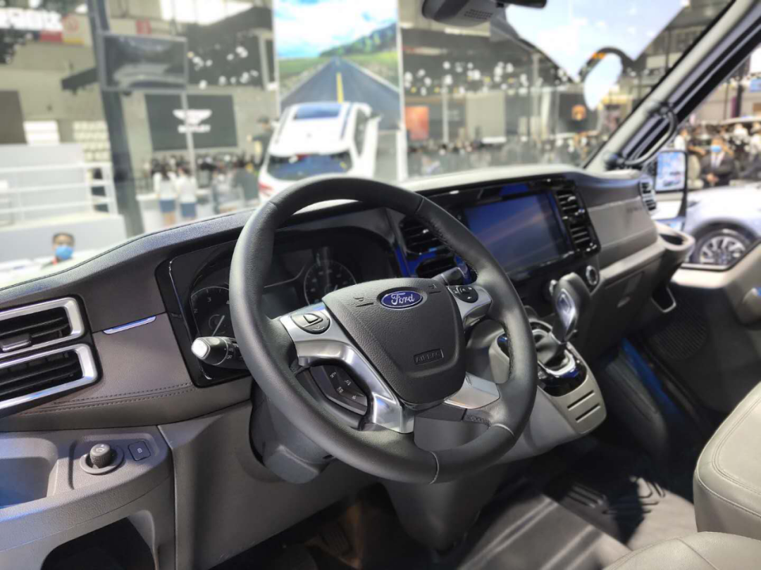 预售16.88万起，北京车展的“一枝独秀”，江铃福特全顺Pro全球首发！