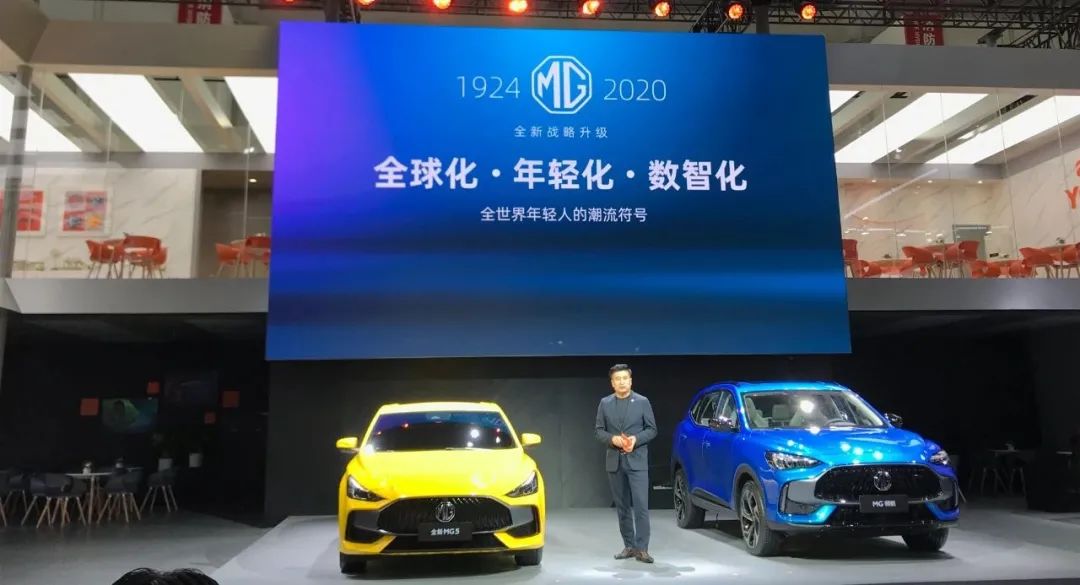 8万潮跑MG5、旗舰SUV MG领航齐登场，MG展台为何受到年轻人簇拥？