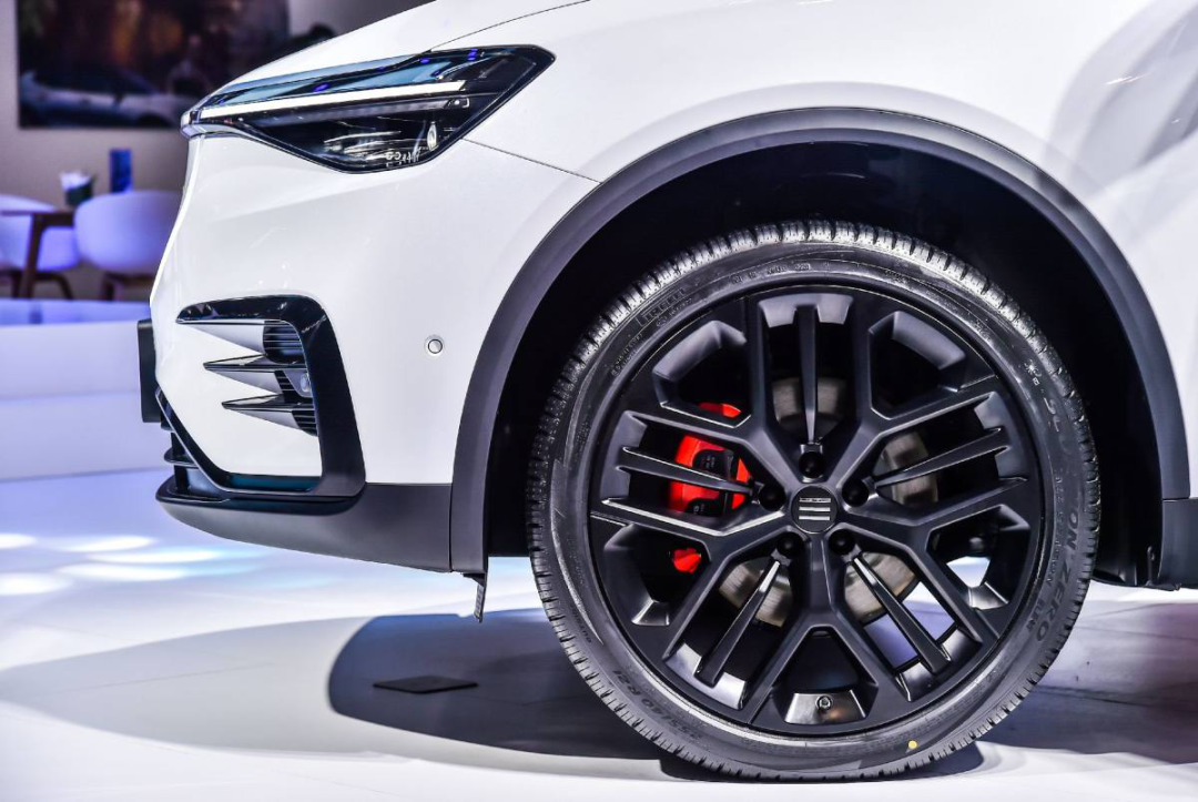 天际汽车出场就是王炸，天际ME7携五块大屏来搅局