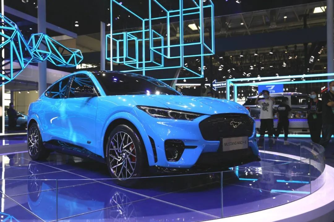 奔驰G级独立成品牌，细数由车型蜕变的汽车品牌